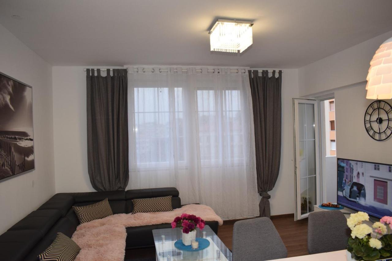 Apartment Trixi Pula Exteriör bild