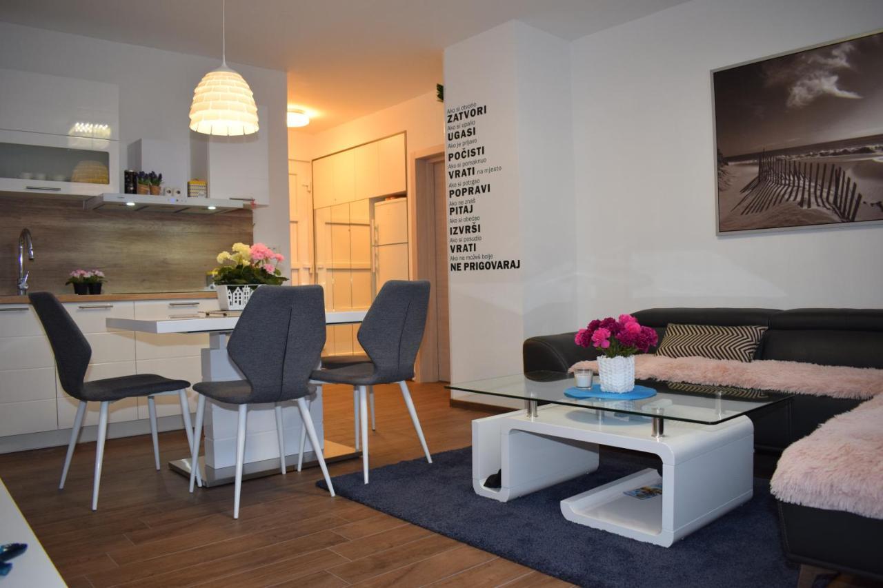 Apartment Trixi Pula Exteriör bild
