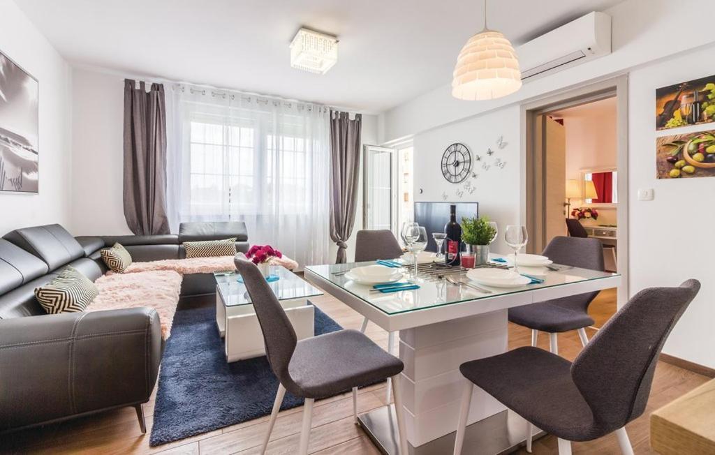 Apartment Trixi Pula Exteriör bild